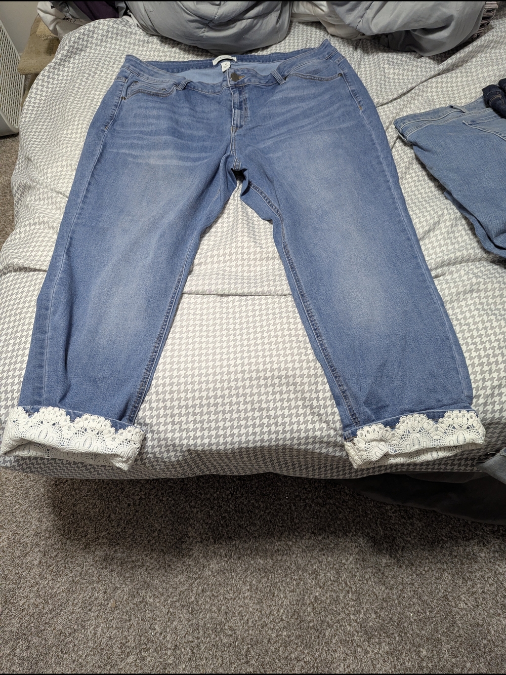 Maurices Light Blue Cropped Jeans with White Lace Hem